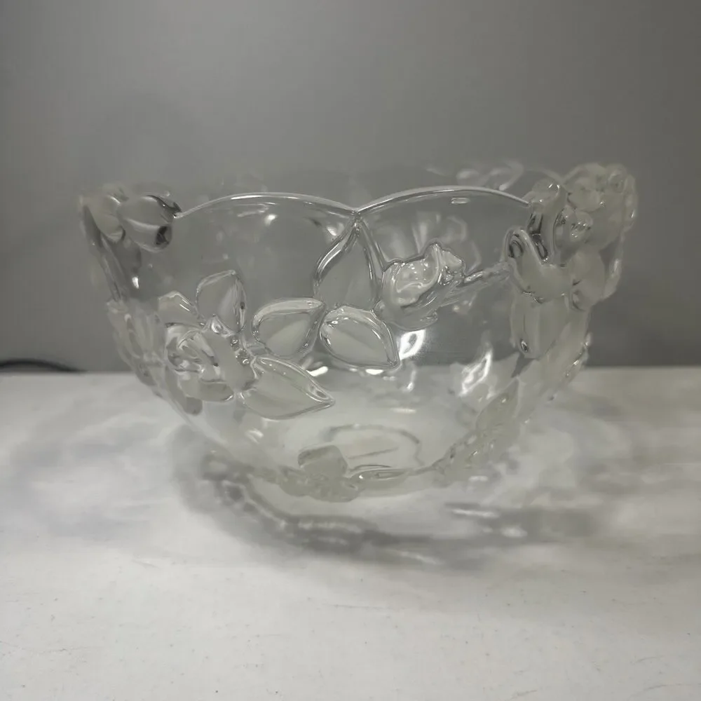 Mikasa Bella Rosa Bowl  Clear with frosted Glass Embossed Roses 9.5" - Picture 2 of 5